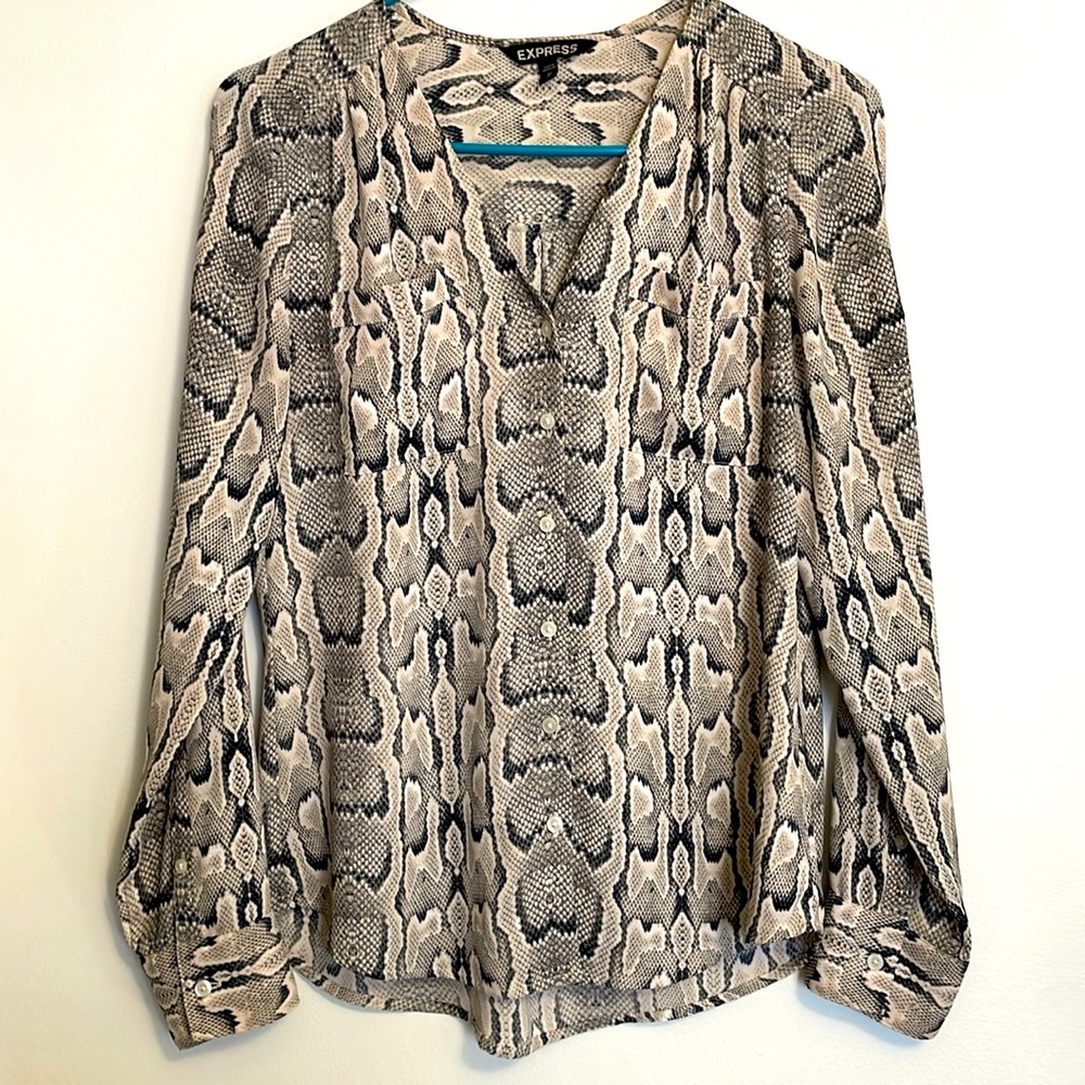 WOMENS EXPRESS EXTRA SMALL SNAKE PATTERN BUTTON UP SHIRT